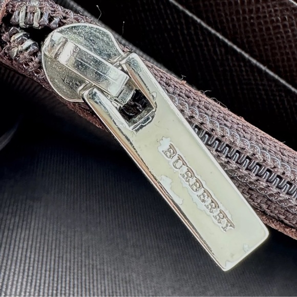 BURBERRY - GUC - KISSLOCK LONG WALLET - Picture 15 of 16